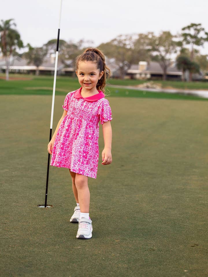 Robe Nori à smocks pour filles, bébés et tout-petits - Riviera Blush pour la vente par Turtles and Tees