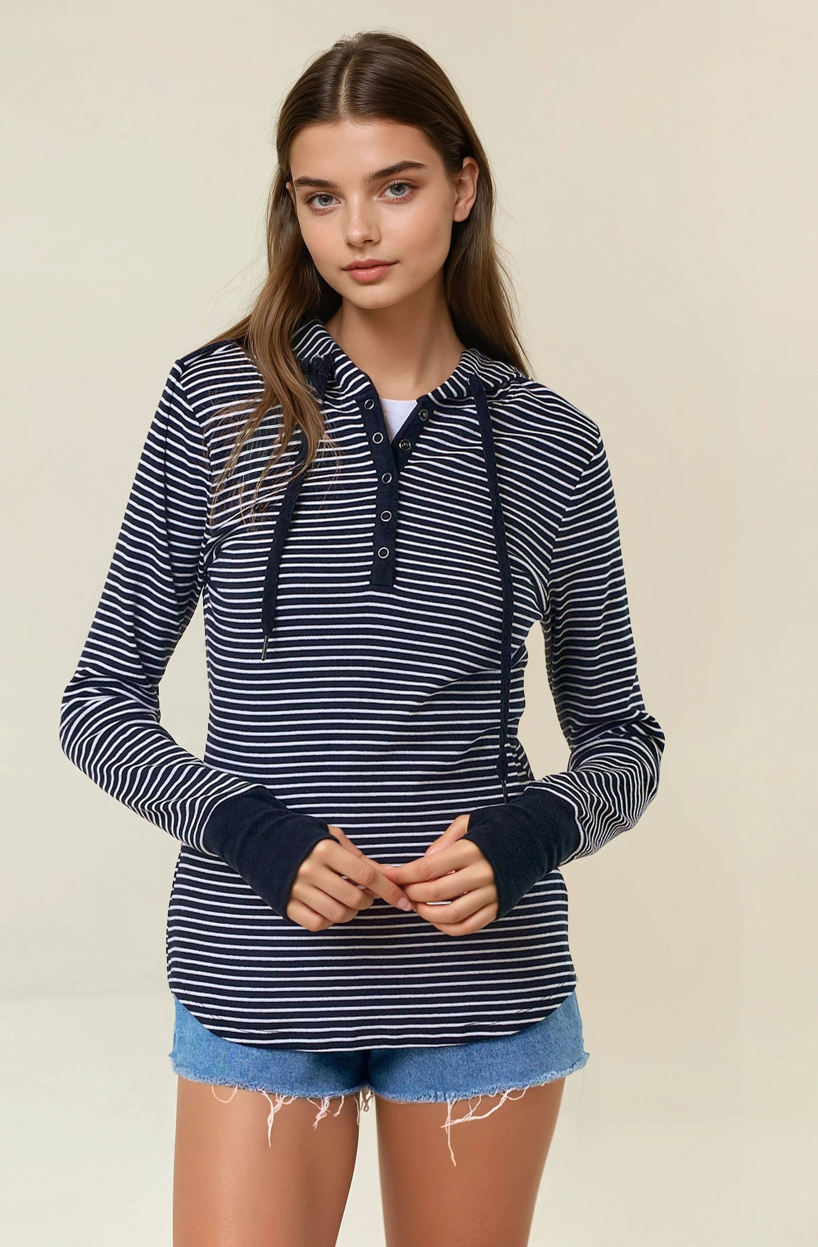 Doe and Rae – Engroshandel Hoodie – Kvinder – HENLEY RIBBET HÆTTE TOP - 43325T20