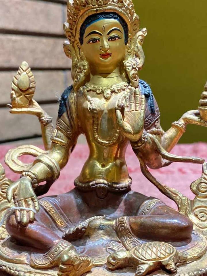 Statue à 4 bras représentant le visage d'une abhaya, d'un bijou et d'une tortue (M) pour la vente par Katmandu Trading Co.