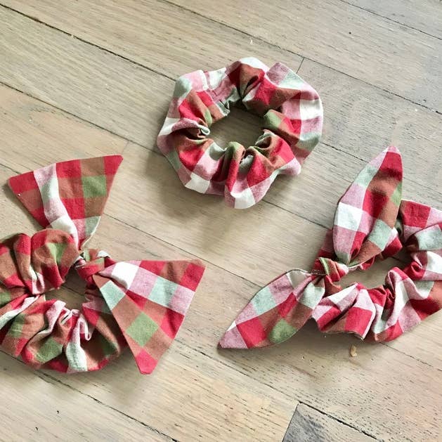 Scrunchies | Scrunchies de Fazenda Xadrez | Scrunchies Xadrez Vermelho | Scrunchies com Lenço | Scrunchies com Laço | Scrunchies Tradicionais | Essencial por atacado de Stunning Anna K.