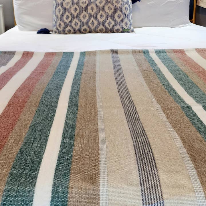 LATITUDE ZERO GOODS - Wholesale Throw Blanket - Quitumbe - Alpaca Wool Throw Blanket