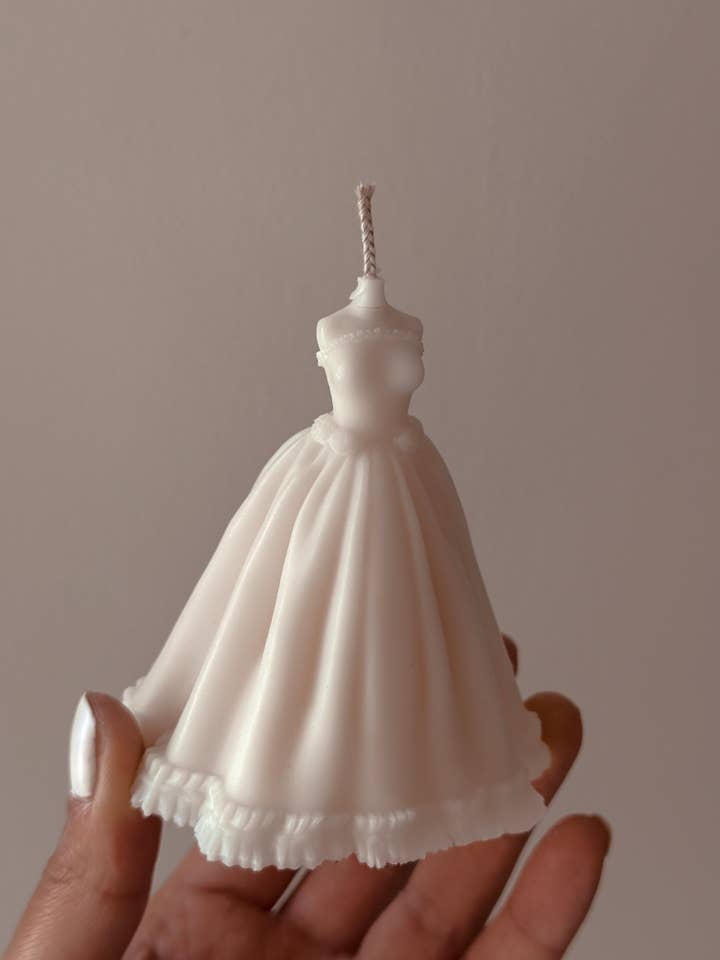Handmade wedding dress candle in rapeseed wax for wholesale by My Milky Candle