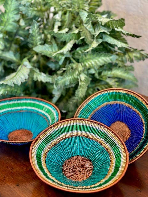 Collection de bols perlés pour la vente par Bridge for Africa