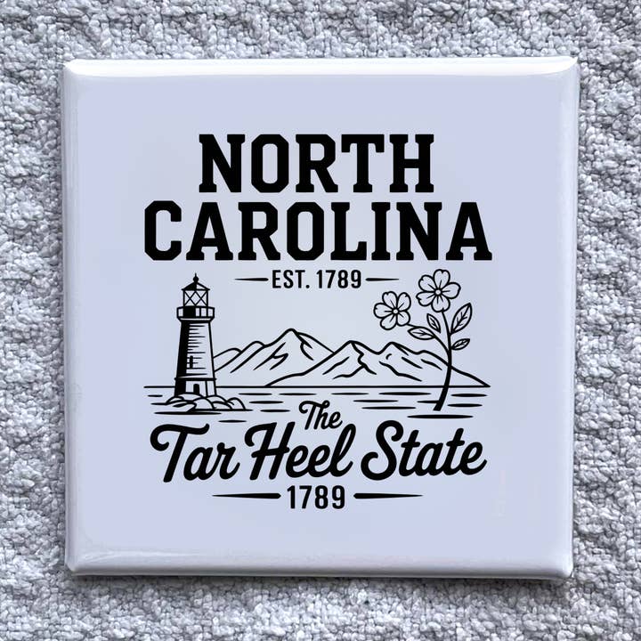 Aimant 2x2" Caroline du Nord - Souvenir de réfrigérateur fait main pour la vente par Made With Aloha Magnets,llc