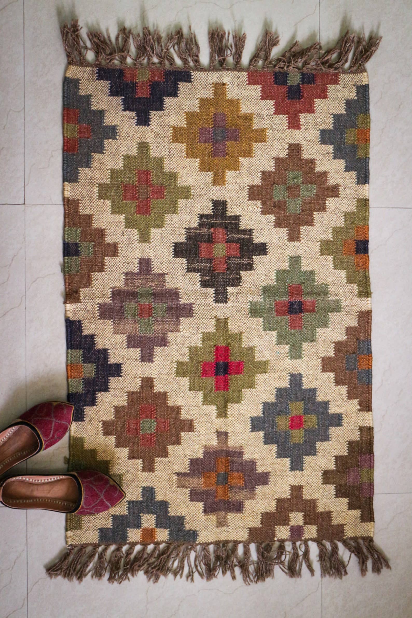 Rugs Boutique – Großhandel Fußmatte – 2 x 90 cm Handgeknüpfter Kilim-Teppich aus Jute und Wolle2