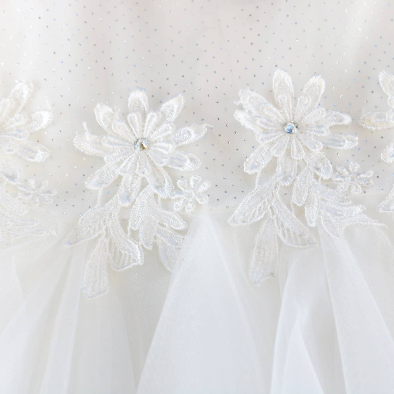 Doe a Dear - Vendita all'ingrosso Vestito - Bambini - S15 22190 Abito Trasparente Ricamato con Motivi Floreali1