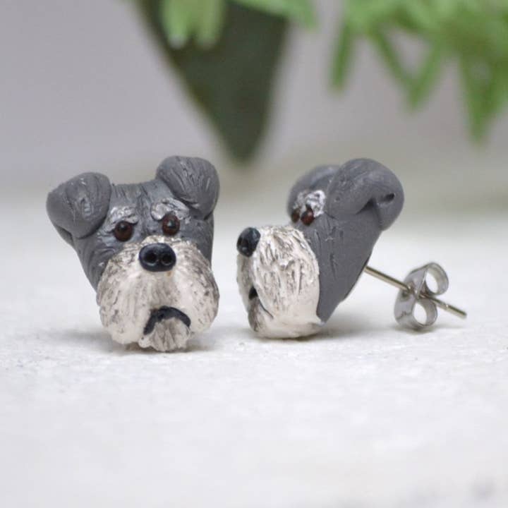 Orecchini Schnauzer, orecchini fatti a mano in argilla polimerica per cani per la vendita all'ingrosso da parte di Pawfect Love