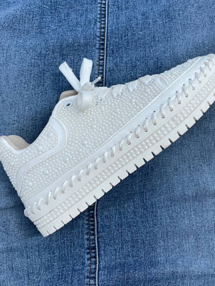 Azalea Wang - Wholesale Lifestyle Sneakers - Women's - CARDIN-WHITE PEARLIZED LACE UP SNEAKER