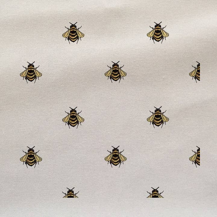 Bee Flying Insect Pattern Pattern Fabric voor wholesale door Hills Of Fabric