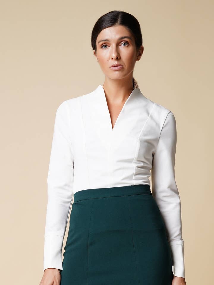 Blusa branca de manga comprida de gola alta por atacado de TAVROVSKA