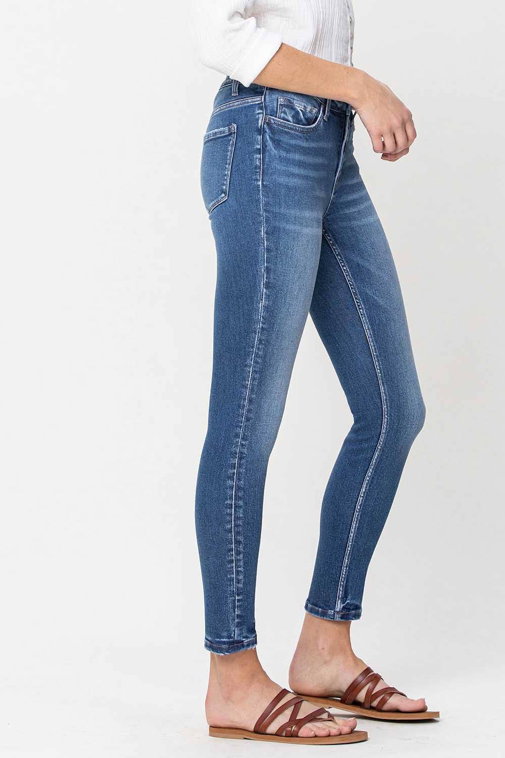 Blå MID RISE ANKELSKINNYJEANS F4119 för wholesale på Faire7
