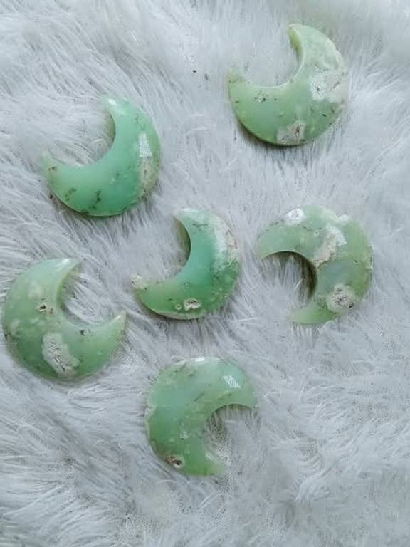 Chrysoprase Crescent Moon for wholesale by Prettygoods
