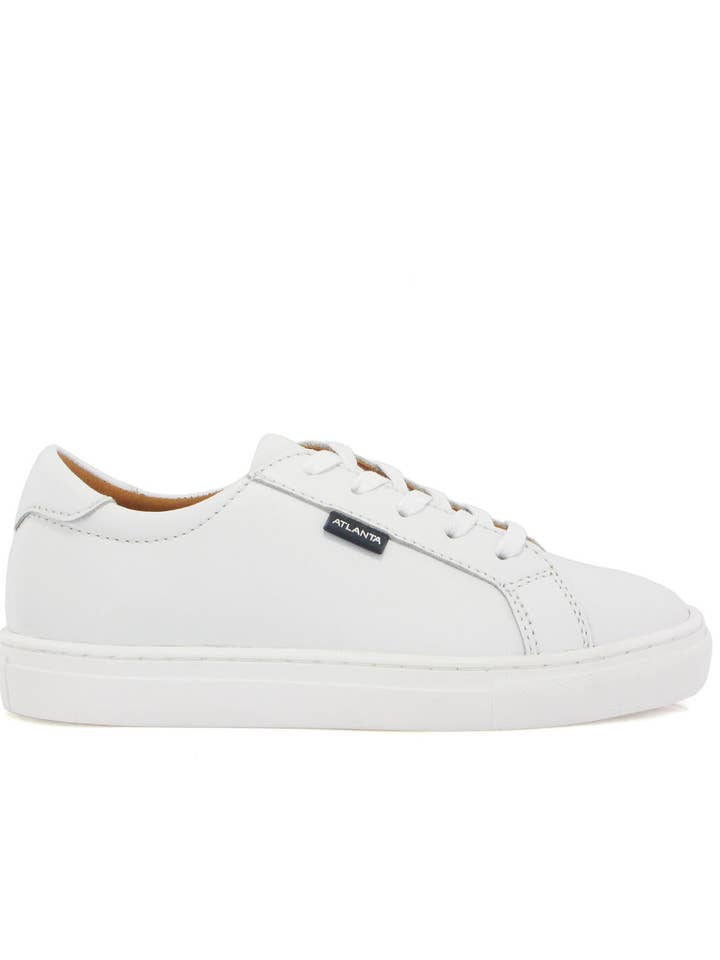 Sneakers mit Schnürsenkeln - weiß glatt für den Großhandel von Atlanta Mocassin