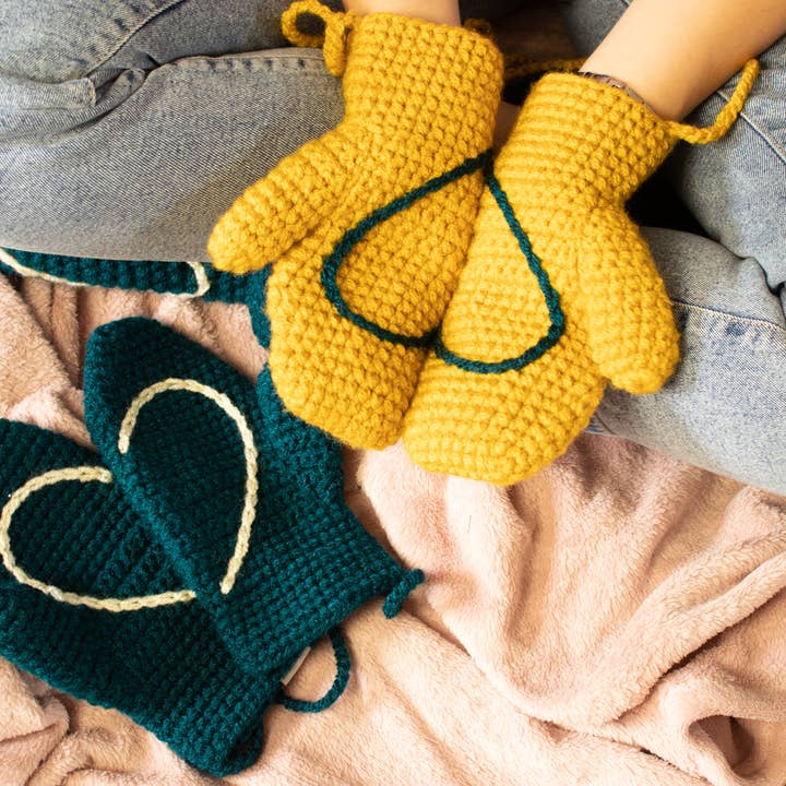 EKA – wholesale Mittens – Women's – Handmade Hidden Heart Mittens2