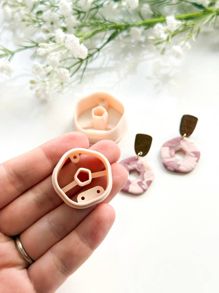 Pentagone Donut Emporte-pièce en Argile Polymère avec Guides de Perçage PCC1688 pour la vente par Tera Clay