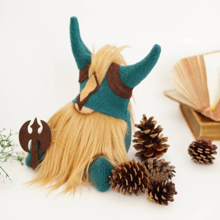 Wikinger-Gnom Blau mit honigfarbenem Bart für den Großhandel von Gnomevillestudios