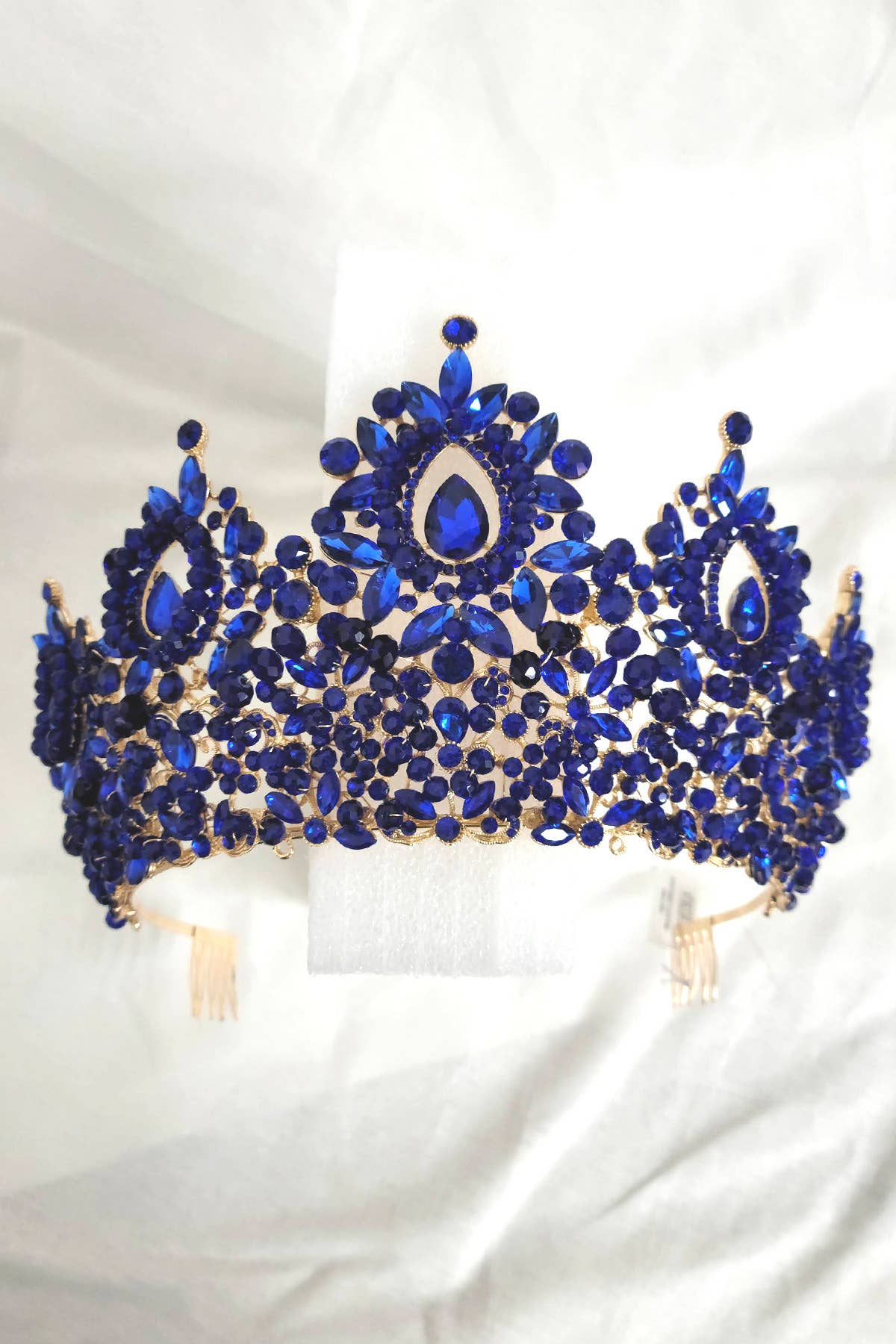 Chicas - Wholesale Tiara - Women's - Metal tiara with crystal balls and jewel rhinestones HT96261