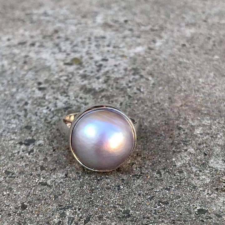 Desiderate - Wholesale Cocktail/statement ring - Under The Sun Pearl Ring - Golden Beige1