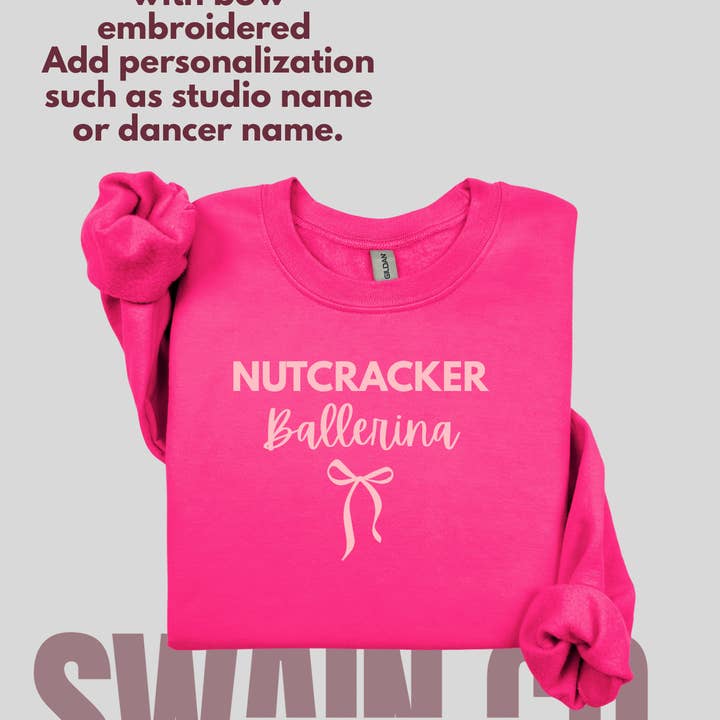 Swain Co. – Sweatshirt - Mulher por atacado – Camisola de Bailarina Quebra-Nozes com Laço Bordado | Camisola de Natal Rosa | Presente de Ballet de Férias | Personalização Opcional1