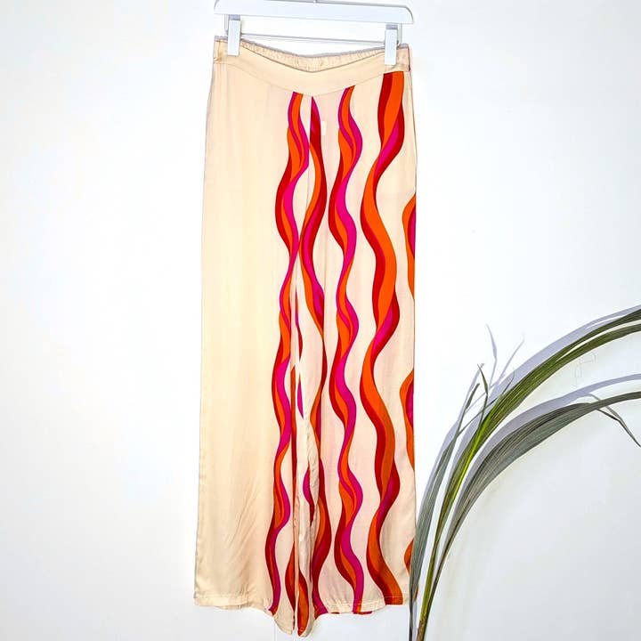 Pantalon droit en mélange de soie et viscose de luxe avec imprimé partiel à vagues verticales à la mode et poches. pour la vente par Tempest Designs