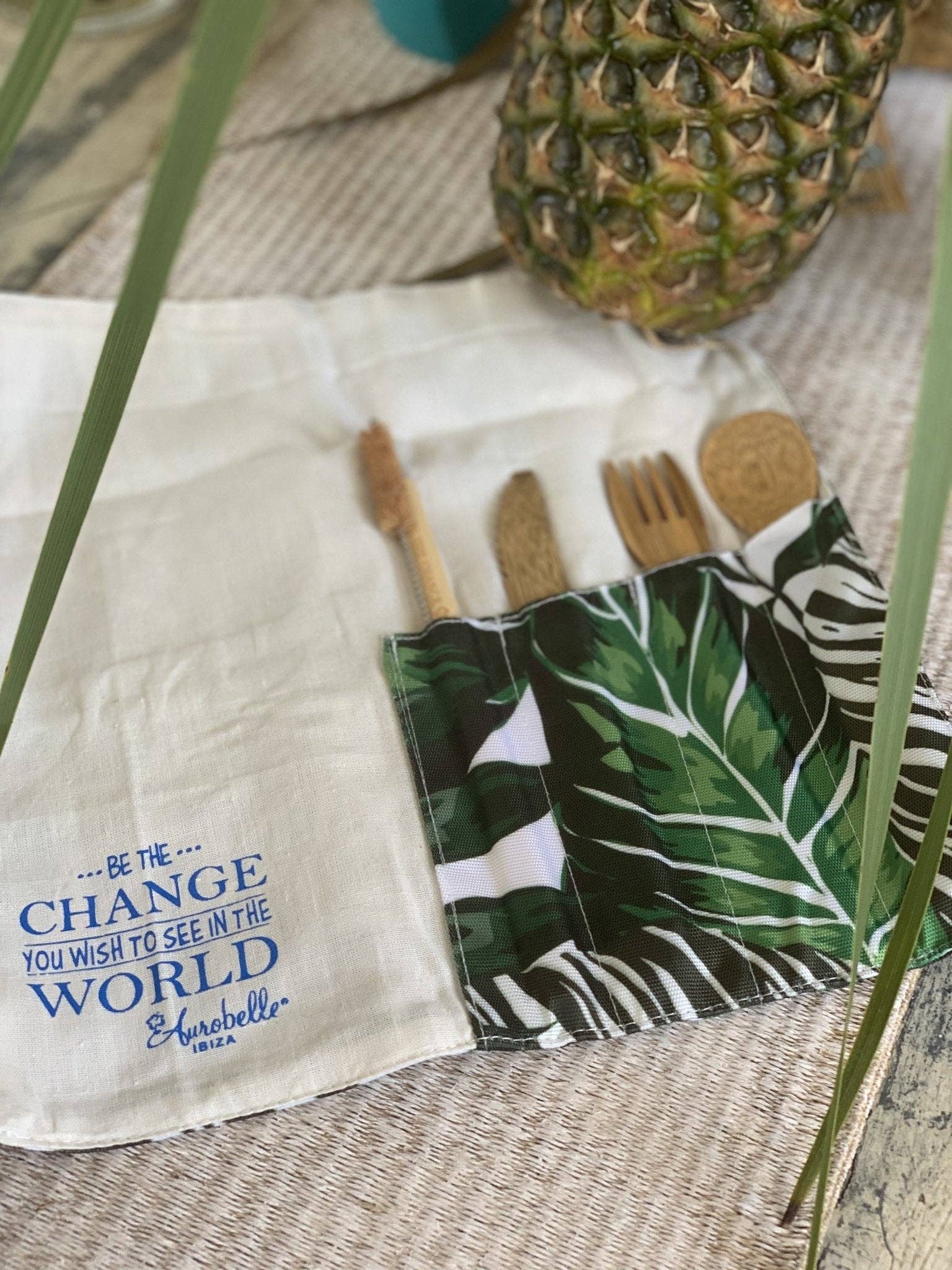 Aurobelle Ibiza - Wholesale Travel Utensil Set - Eco friendly cutlery and bamboo straw travel set , sustainable and practical. Jungle green3