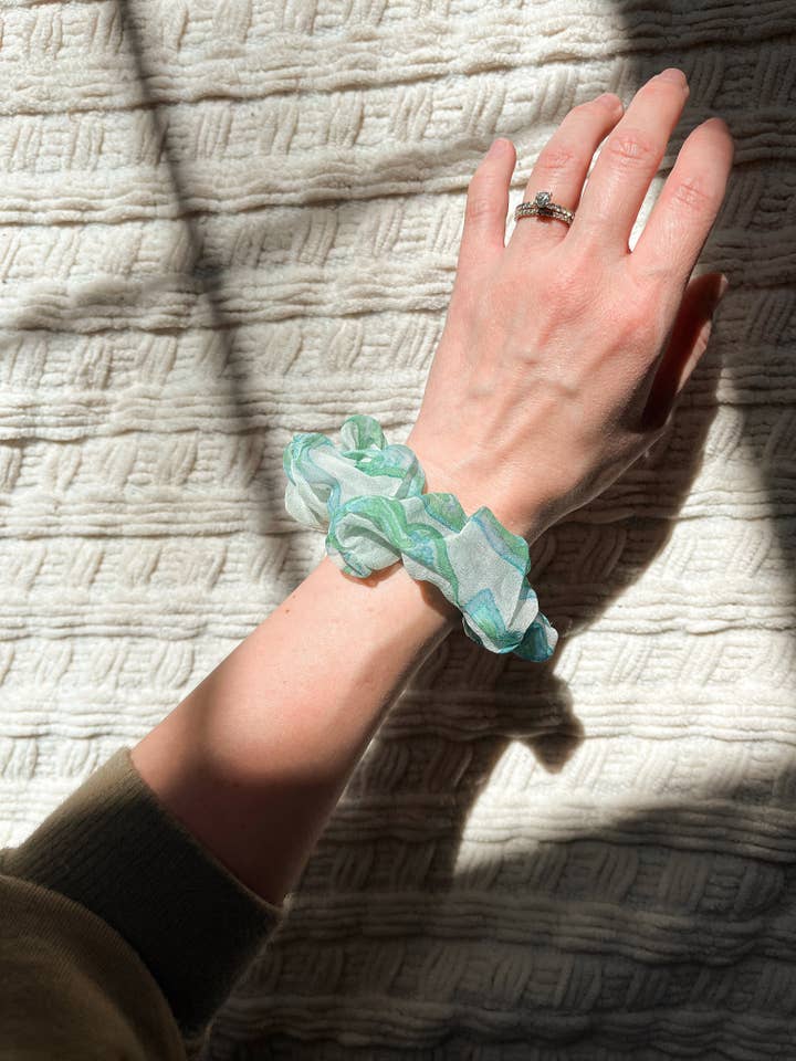 *l'extérieur* Chouchous 100 % soie pour la vente par Maddie Vasiliev