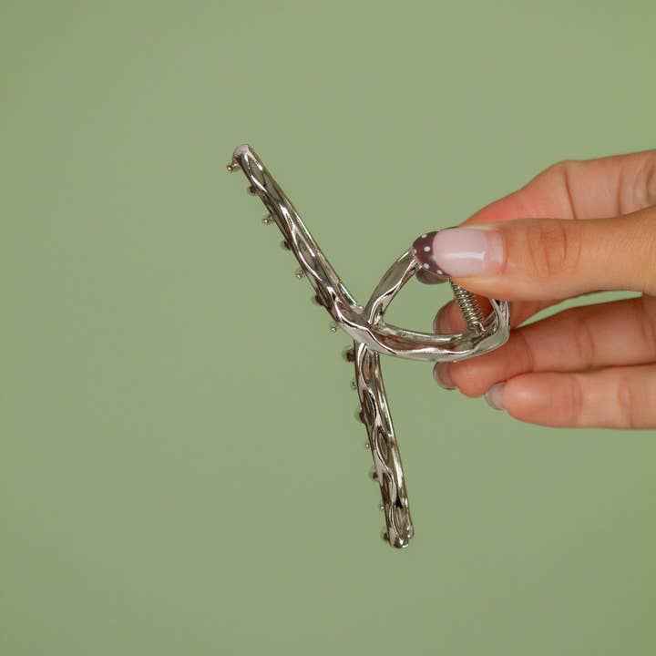 Shop Andi - Wholesale Hair Clip - Women's - Silver Twisted Claw Clip