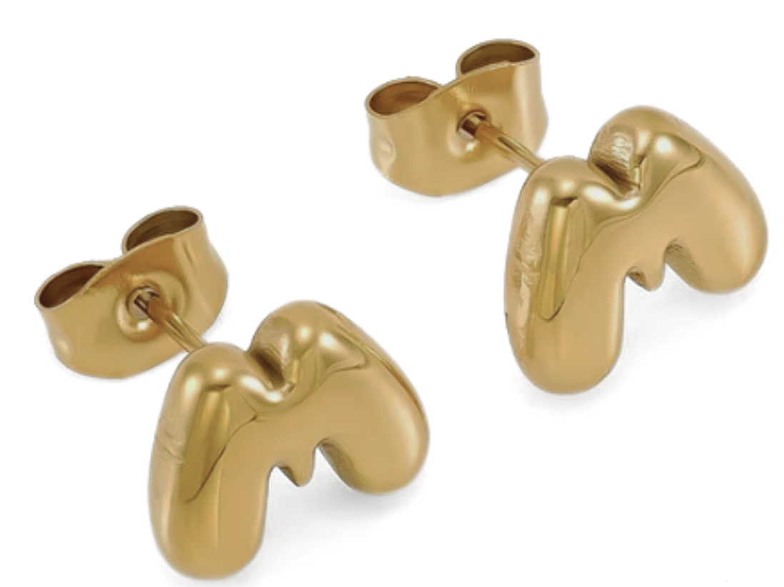 Gult guld HoopLa boblebogstav mini ørestikker i stål med 18K guld for engroshandel på Faire14