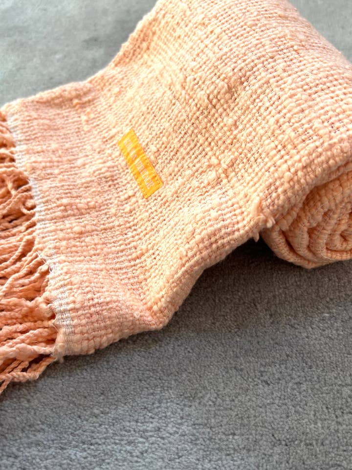 Le Krama Naturel Pêche pour la vente par Krama Heritage