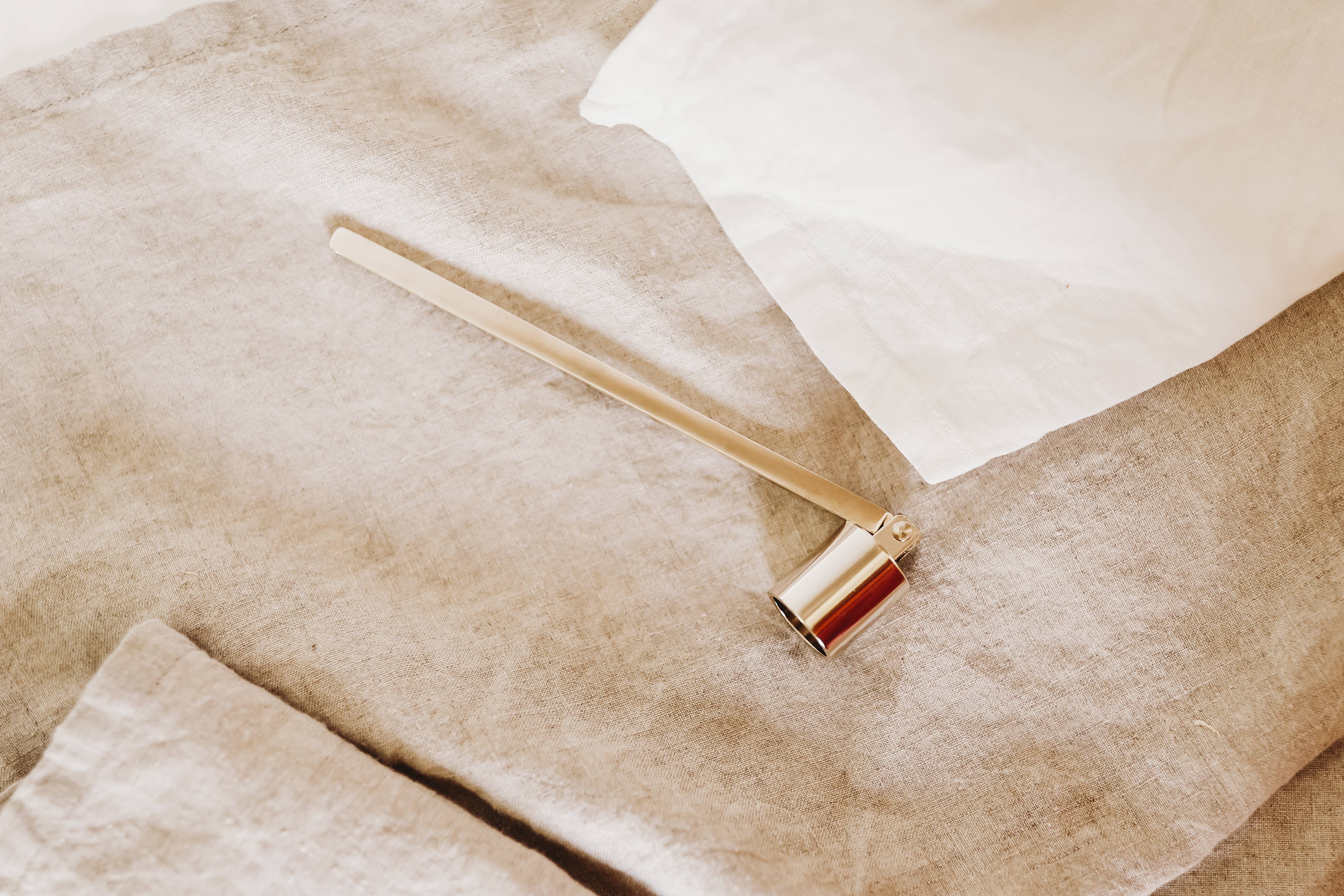 Vella & Co. by Vellabox – Apagador de velas por atacado – Apaga-velas dourado2