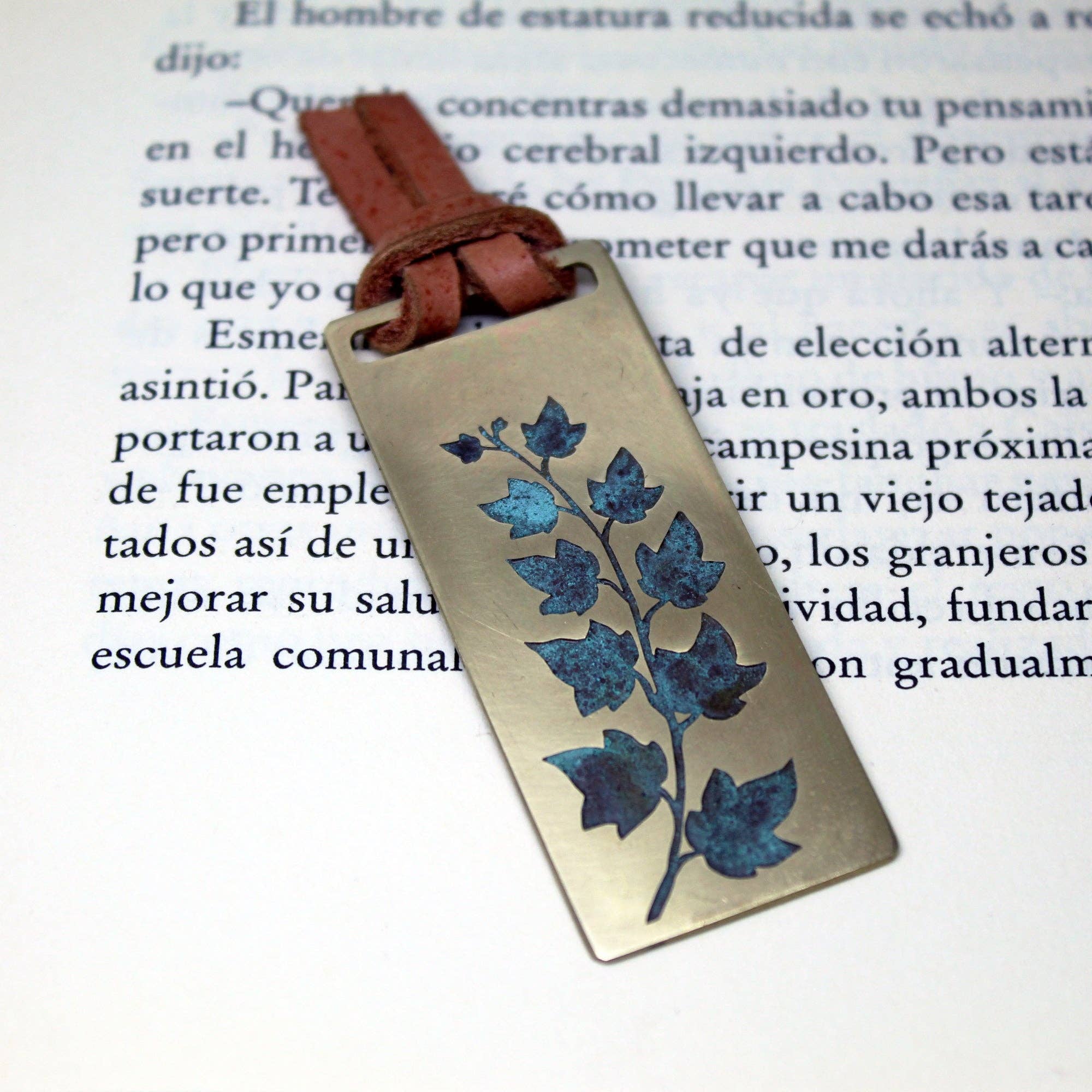 Plataica - Wholesale Bookmark - Brass bookmark with ivy engraving6
