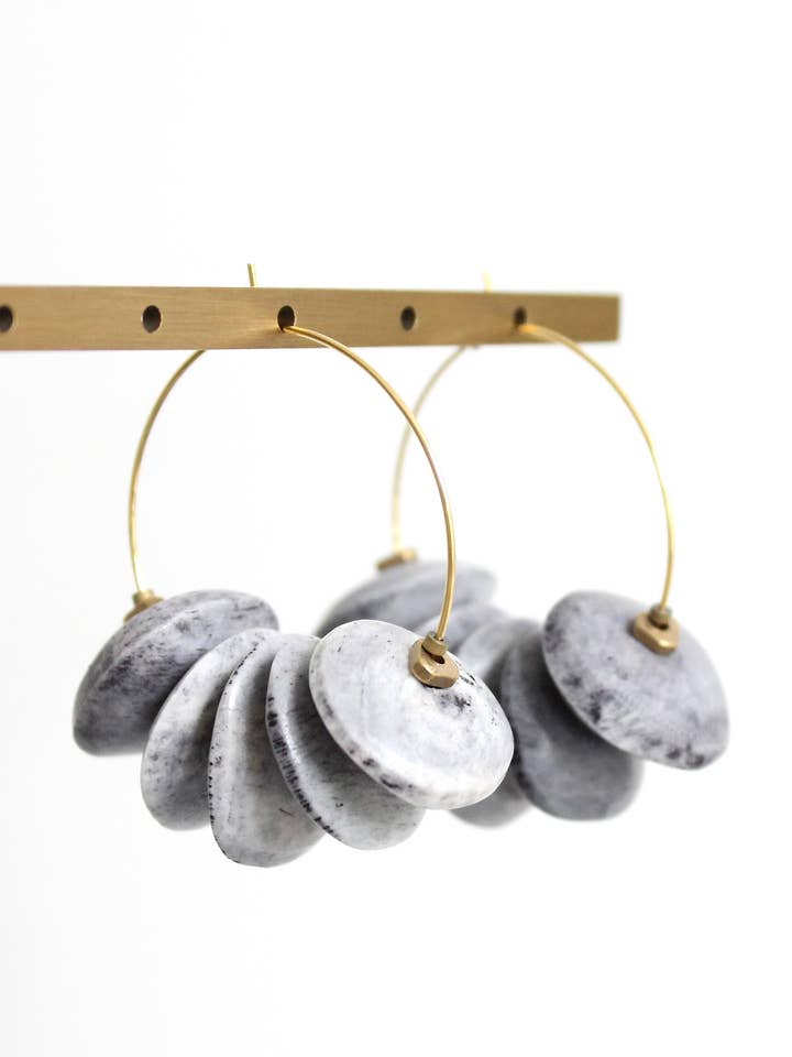 JLTE08 grå skive øreringe for engroshandel hos David Aubrey Jewelry