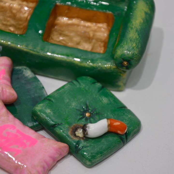 House of Savage - Wholesale Sculpture - SAVAGE GRAFFITI COUCH8