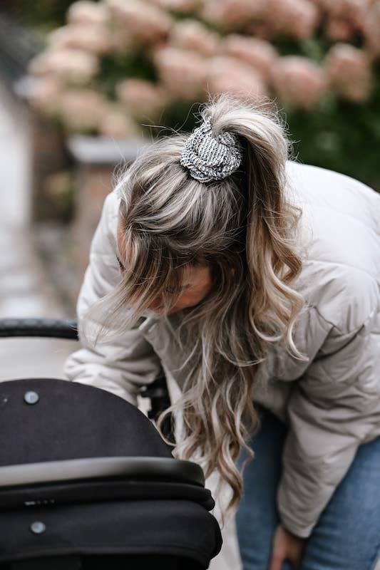 Hairjewelz by Elle – Engroshandel Scrunchie – Kvinder – Scrunchie Maxi „Broderi Jeans“ - Blå1