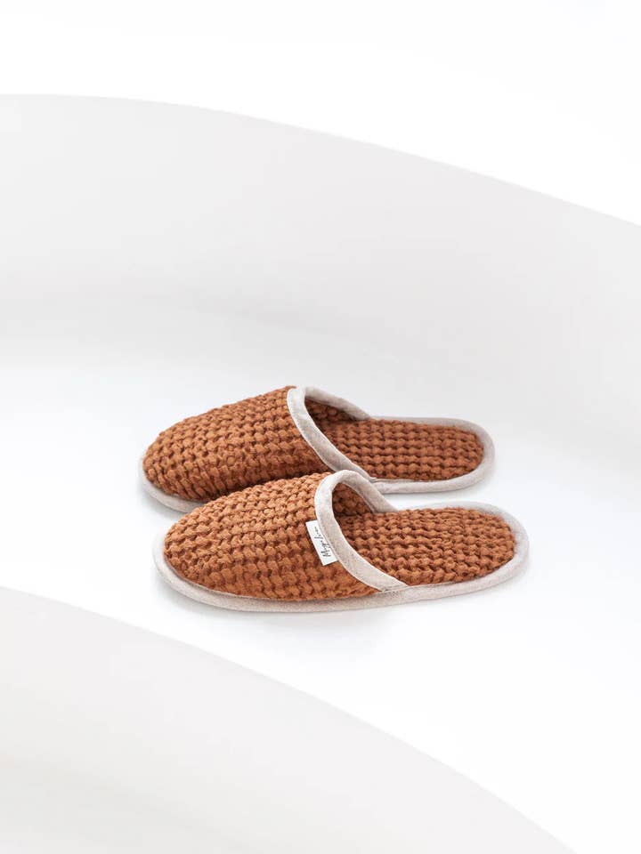 MagicLinen (We handle U.S. import procedures for you) - Wholesale Slippers - Unisex - Waffle Linen Slippers in Cinnamon (Unisex)