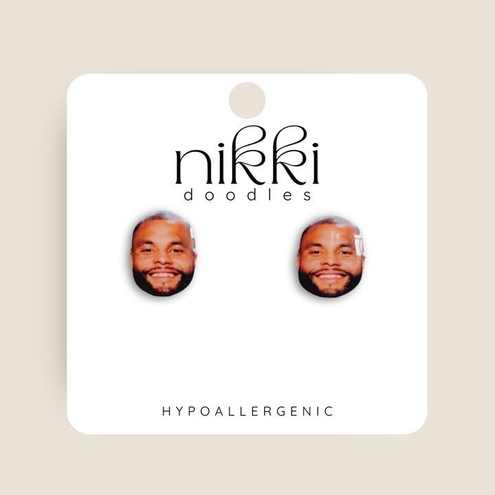 Orecchini a bottone Dak Prescott Novelty per la vendita all'ingrosso da parte di Nikki Doodles