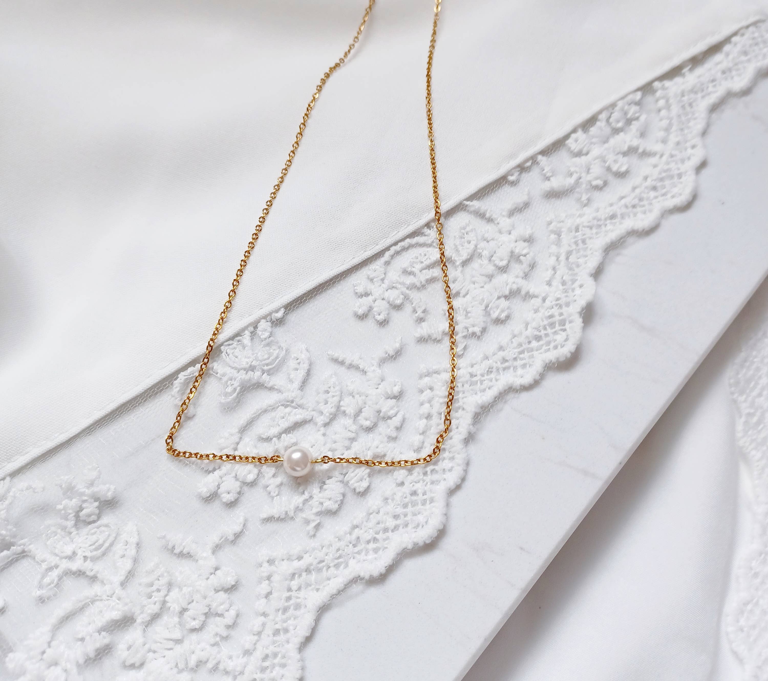 L'atelier du 6 - Wholesale Y-Neck/Lariat Necklace - Back jewelry for the bride with 3 pearls on the back.6