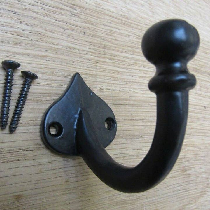 Pack de 5 ganchos para bata con punta esférica, color negro envejecido para venta al por mayor de IronmongeryWorld