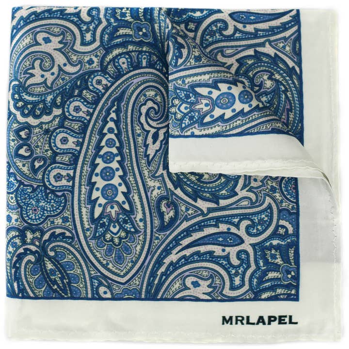 Pochette de costume en soie à motif cachemire bleu et blanc pour la vente par Mrlapel