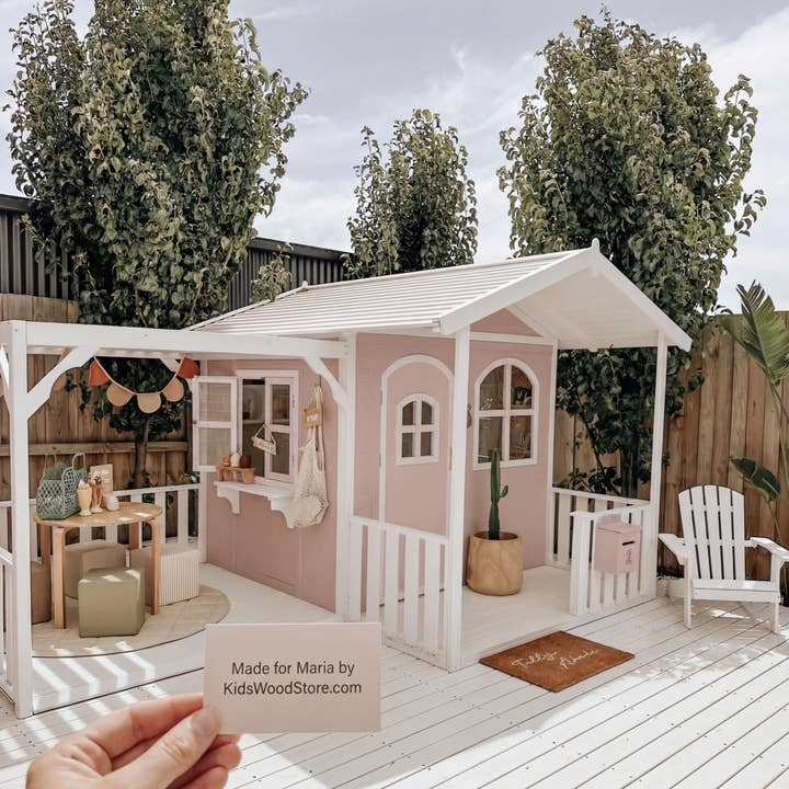 Luksus udendørs legehus i træ med veranda foran og sideveranda. for engroshandel hos Kids Wood Store U.S. / EU.