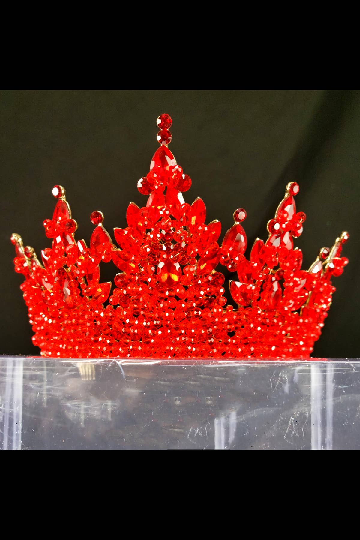 Chicas - Wholesale Tiara - Women's - Beautiful metal tiara with crystal balls and jewels HT97718