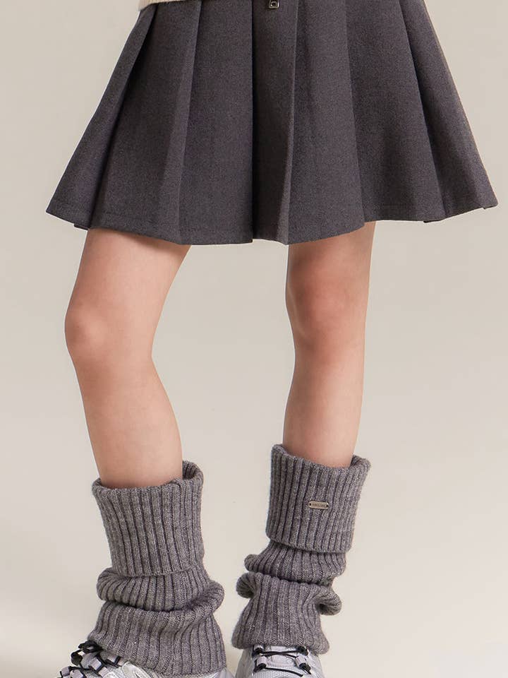 Jupe plissée grise pour filles avec détail nœud style uniforme scolaire pour la vente par Suhkasana