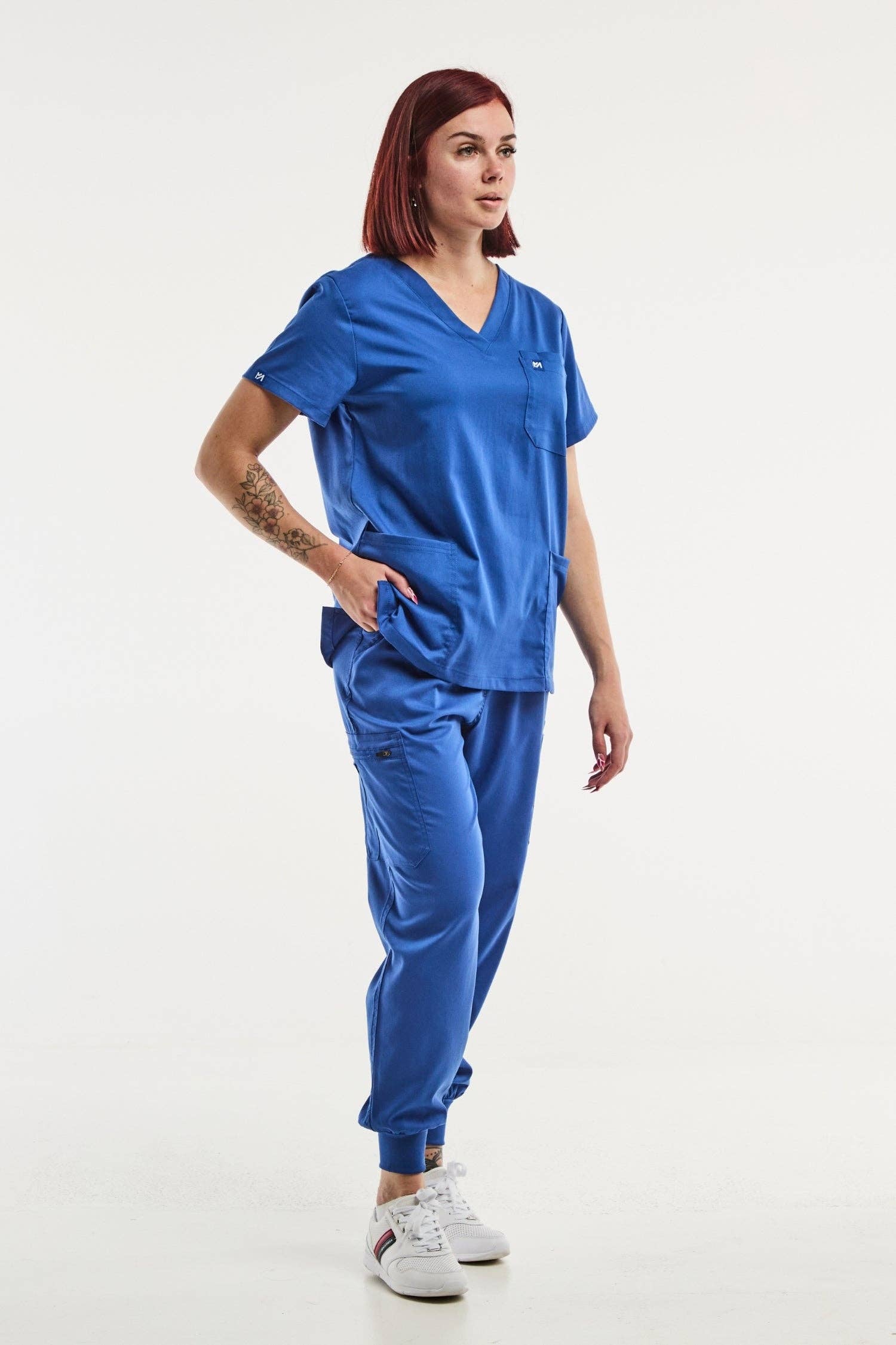 AELIN - Wholesale Healthcare Uniform - Women's - EMMA Jogger - Tenue médicale - Femme - Bleu roi2