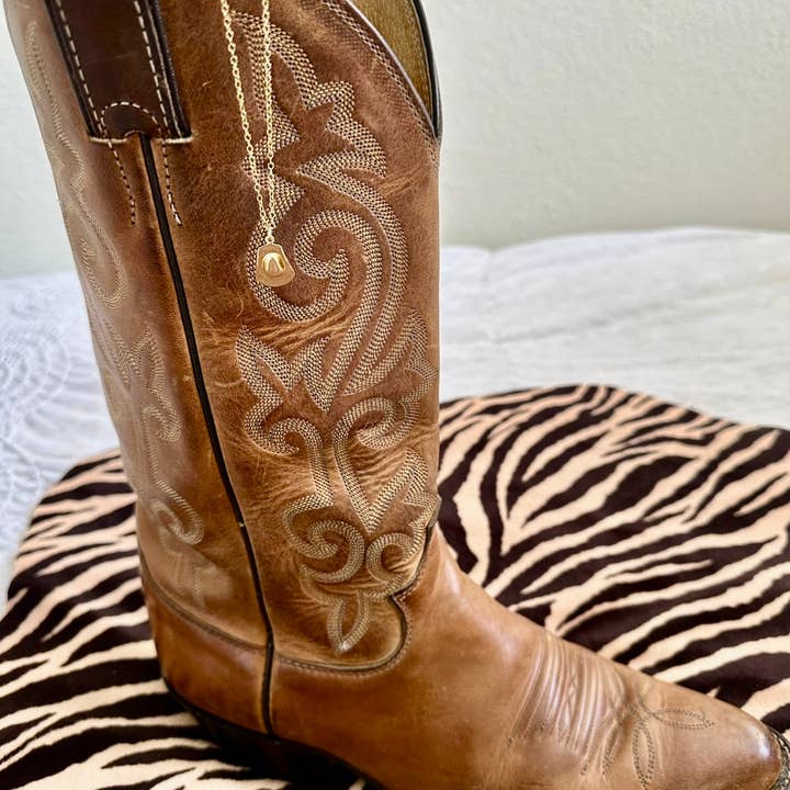 ”Cowgirl Hat” halsband för wholesale av Kelly and Rose Boutique