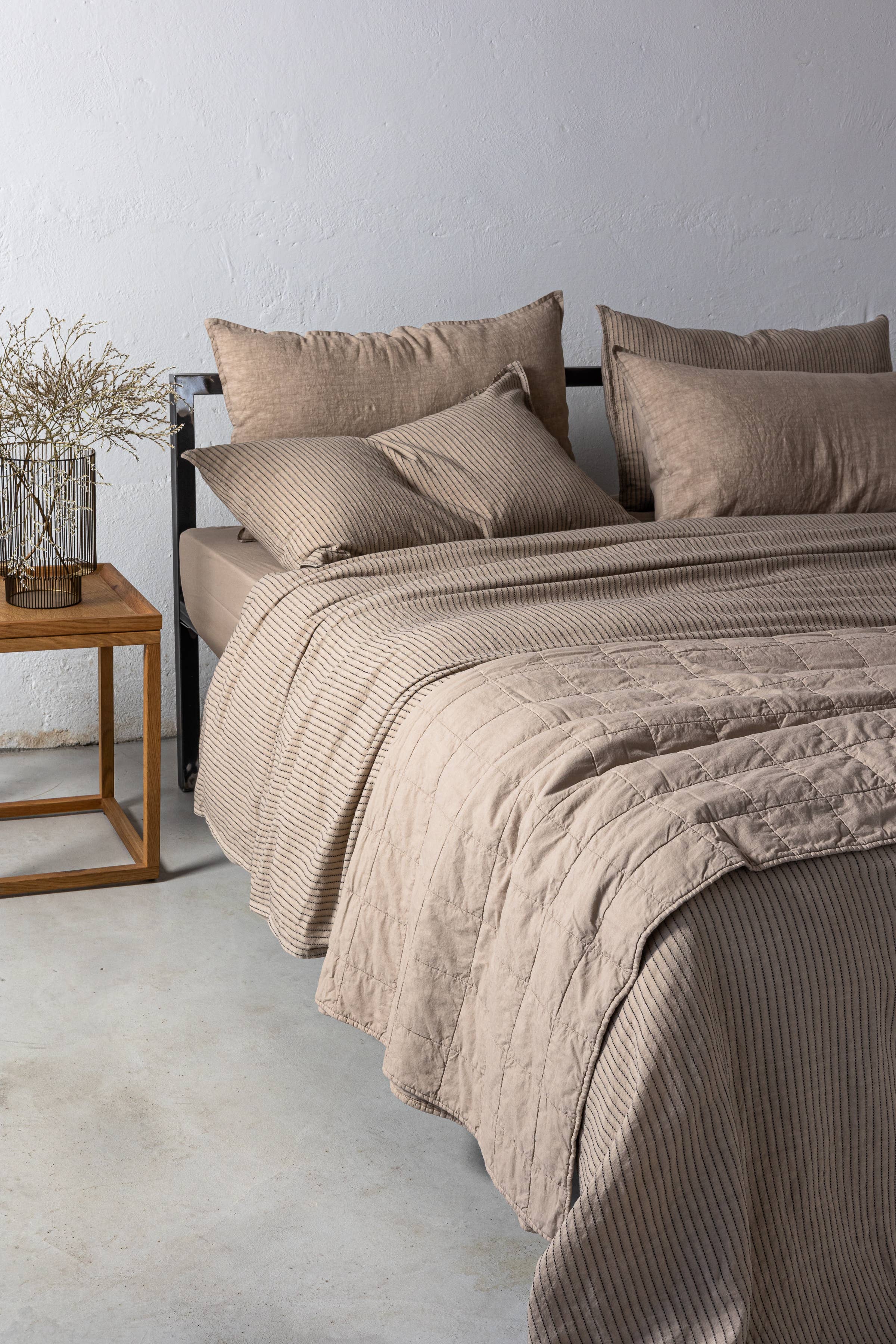 FEELUM homelinen by David Home srl - Wholesale Bedding Pillowcase/Sham - PREVIEW 100% linen pillowcase with dotted line1