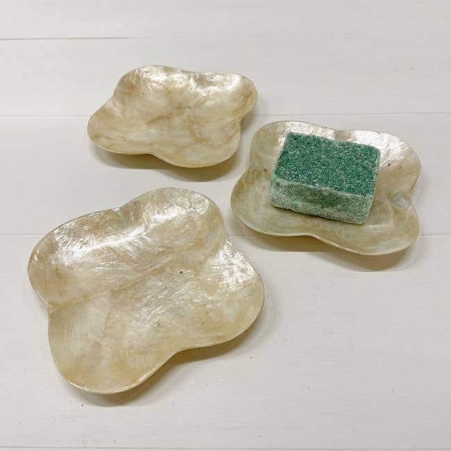 ByBazz – wholesale Decorative plate/dish/bowl – Schaaltje Schelp Capiz XS Goud19