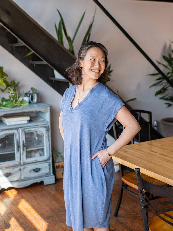 Knieriem Designs - Wholesale Dress - Women's - Lightweight Blue Short Sleeve V-Neck Knit Dress with Pockets