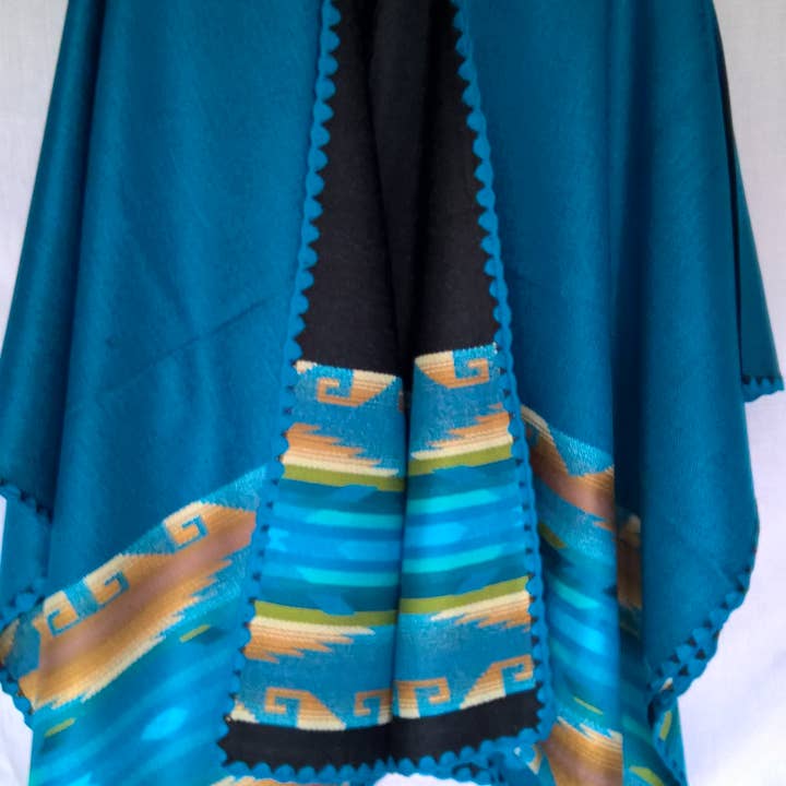 Treasure of ANDES - Venta al por mayor Poncho - Mujer - Poncho Andino Artesanal REVERSIBLE Unisex ENVÍO GRATIS4
