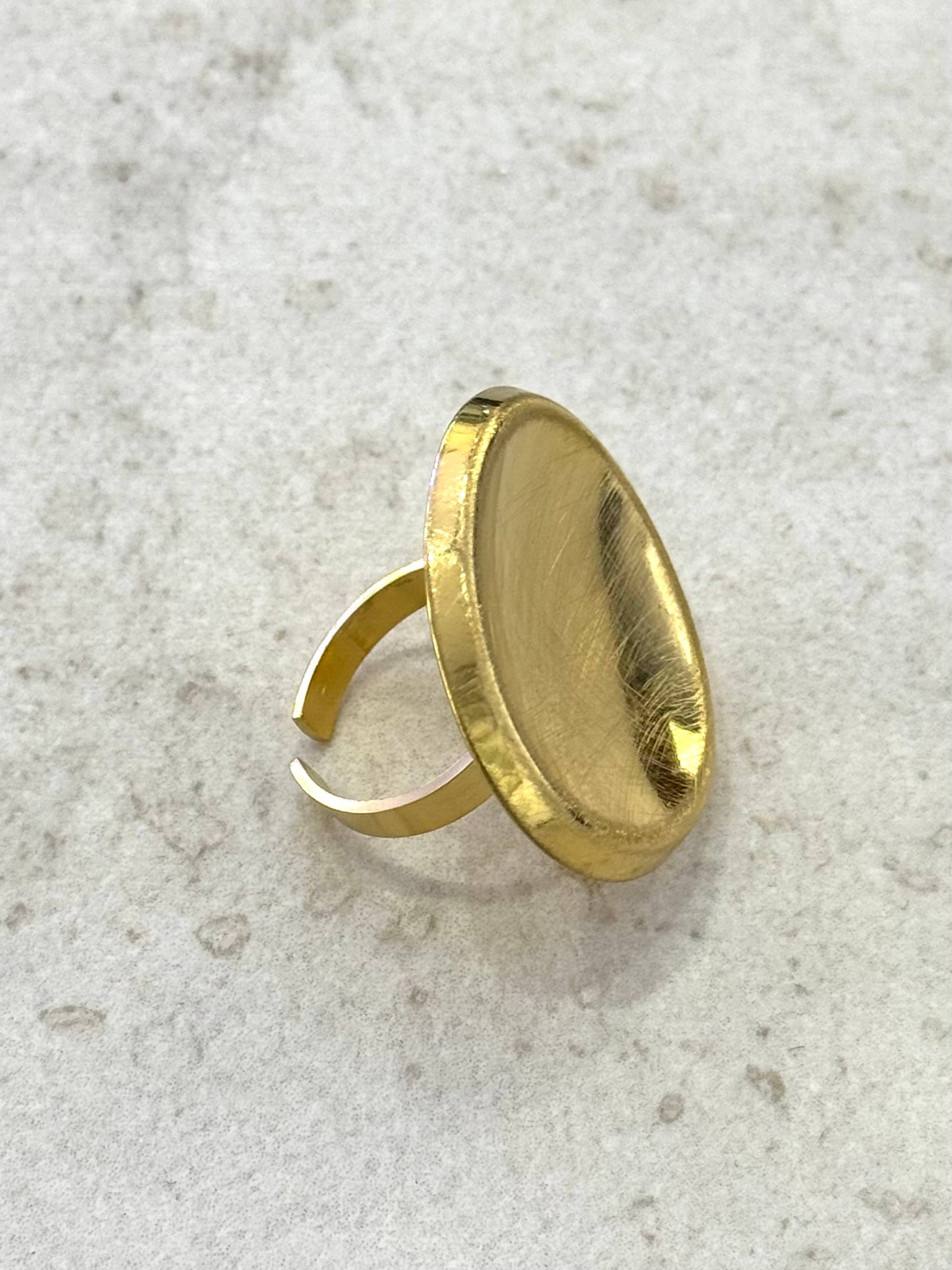 Cassette Barcelona - Vente Bague de cocktail/de cérémonie - Bague réglable en acier inoxydable doré brossé Leisel2