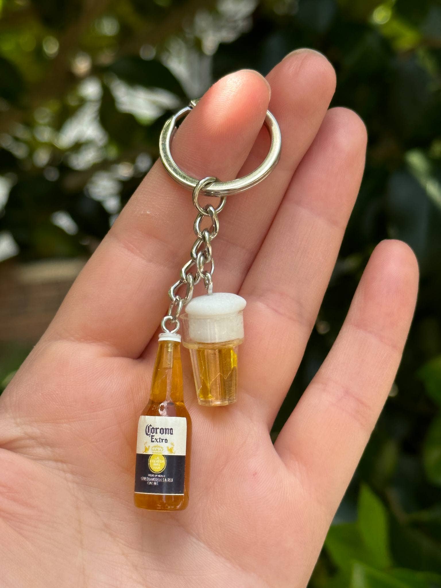 Arcfo Jewelry – Engroshandel Nøglering - Unisex – Mini Cor. Ølflaske Nøglering med Ølkrus – Sjov Gave1